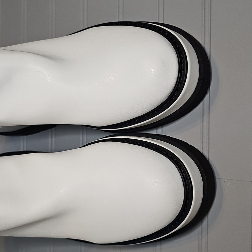 Jessica Simpson White and Black Platform Chelsea Heeled Boots - Picture 7 of 16